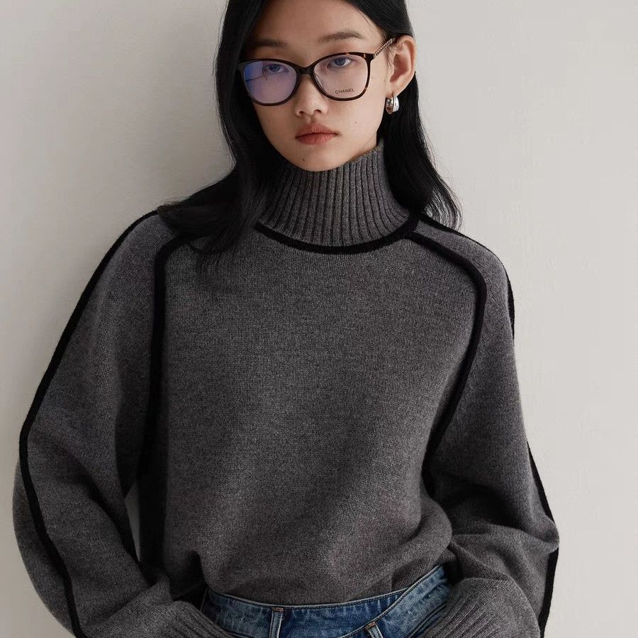 Emilie – Turtleneck