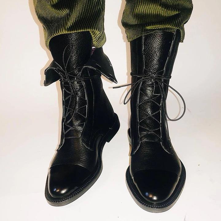 Joan – Boots
