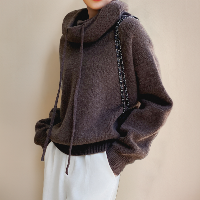 Julie – Turtleneck